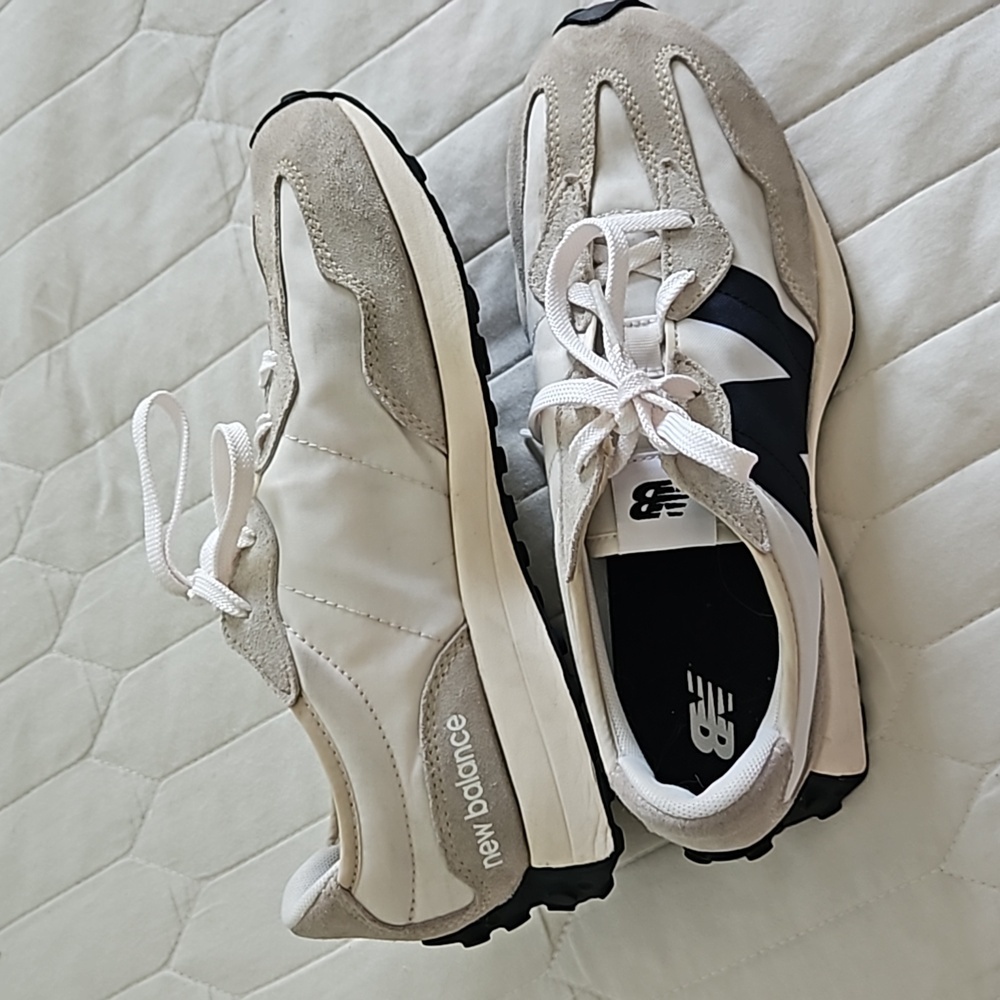 New Balance 327 size 5.5 - Picture 5 of 6